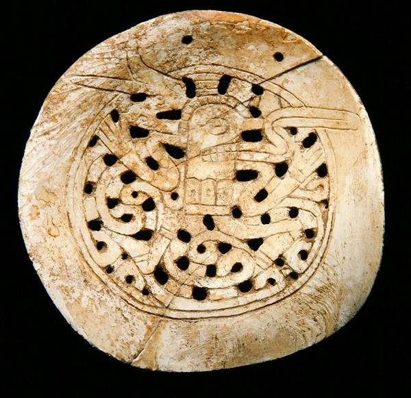 Gorget (mořská mušle) od School American