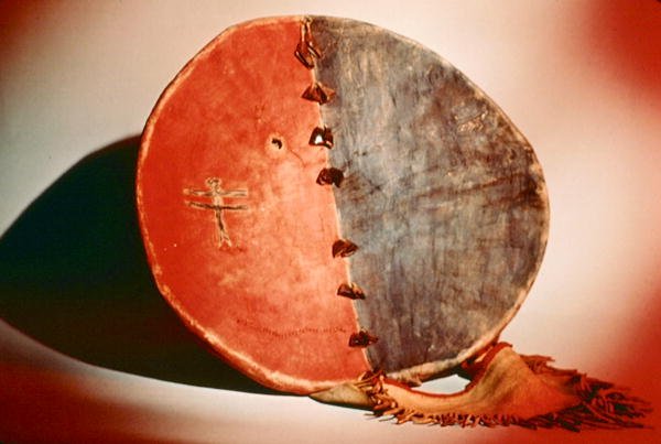 War Shield, kmen Siouxů (jelenová kůže) od School American