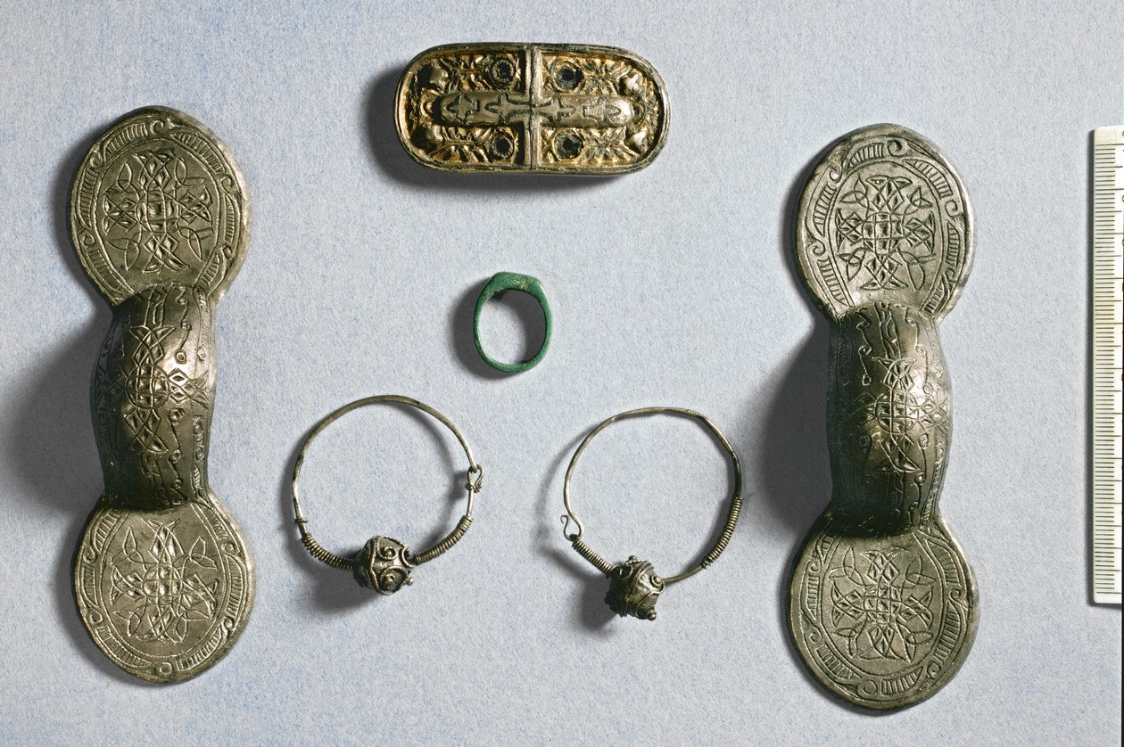 Šperky z Camon, Amiens, Somme, karolínské, 7.-10. století (stříbro, zlacený bronz) od School Carolingian