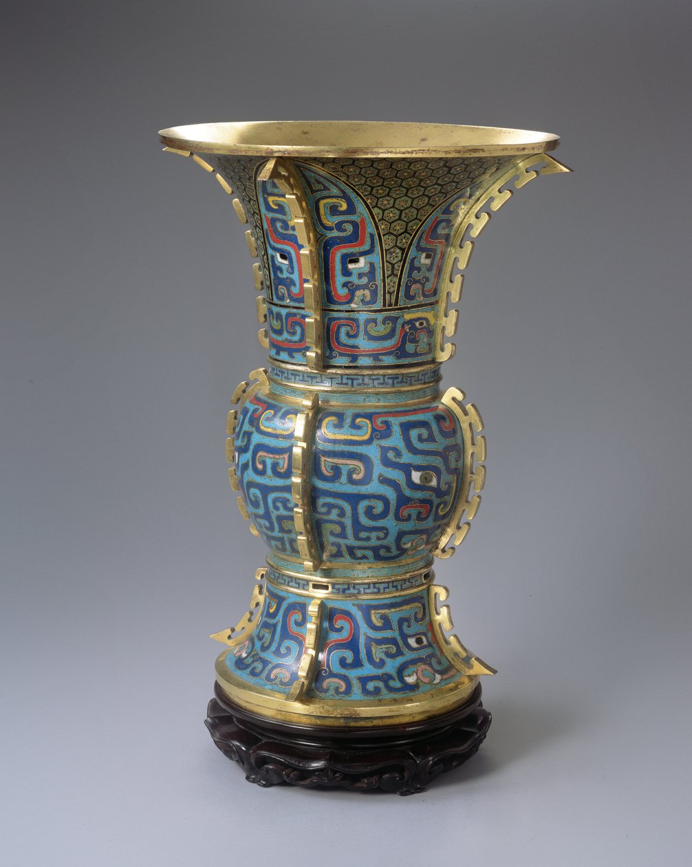 Váza a stojan ve tvaru Zun (cloisonne enamel & zitan) (viz také 272146) od School Chinese