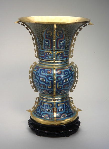 Váza a stojan ve tvaru Zun (cloisonne enamel & zitan) (viz také 272147) od School Chinese