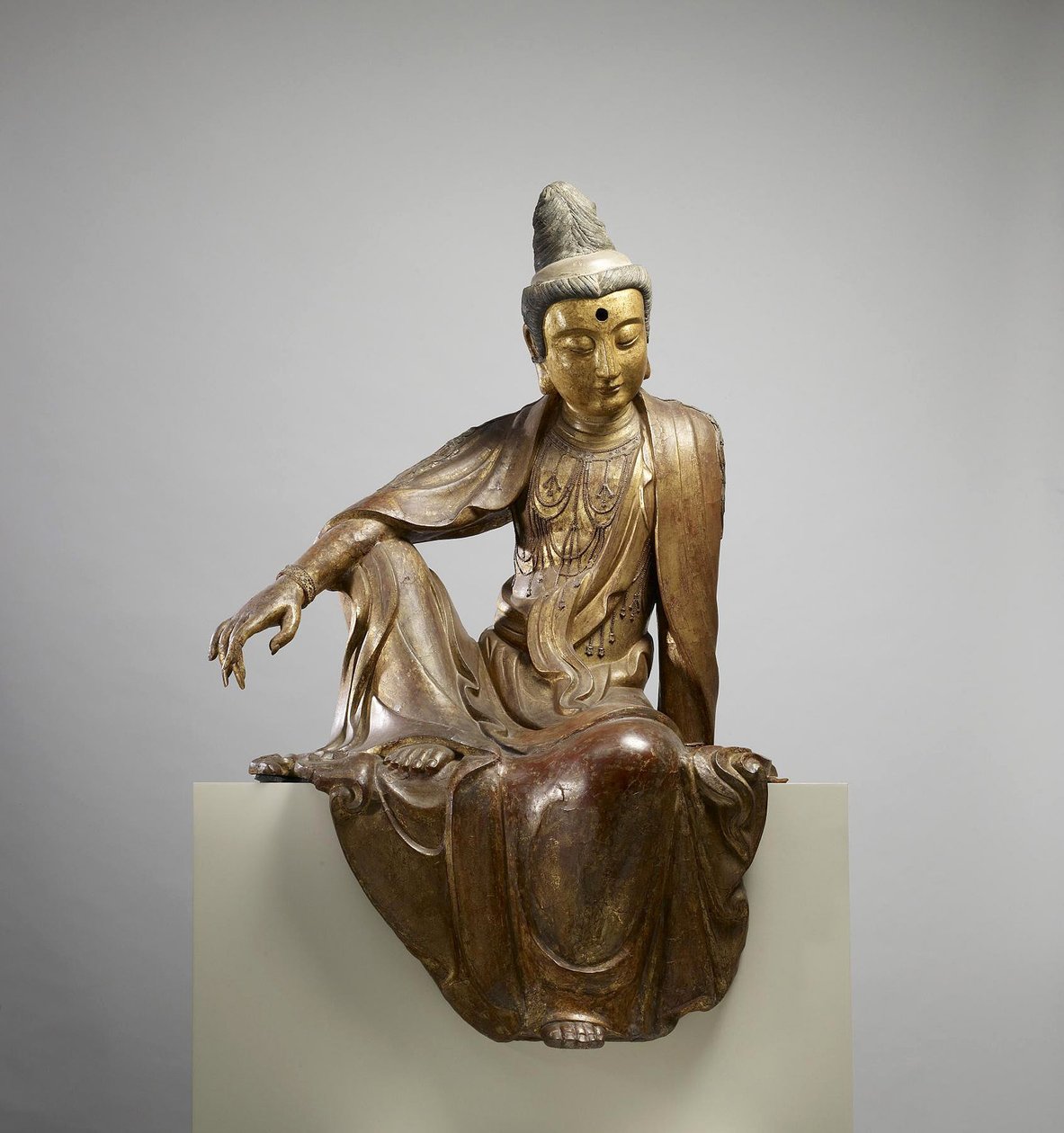Bódhisattva Guanyin, dynastie Ming, konec 14.-15. století (suchý lak, zlato a barva) od School Chinese