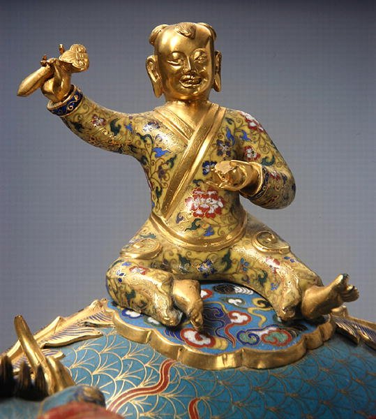 Detail jezdce z páru Qilin, období Qianlong (1736-95) (cloisonne a champleve smalt s pozlaceným kovem) (viz také 272142) od School Chinese