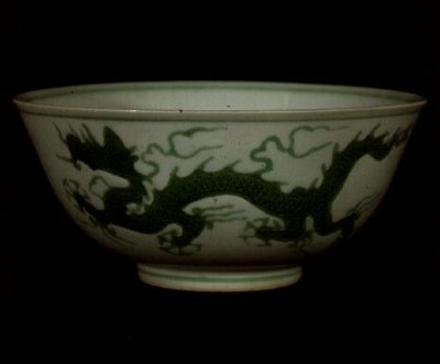 Mingská mísa se zeleným drakem, období Hong-hsi, asi 1425-35 (porcelán) od School Chinese