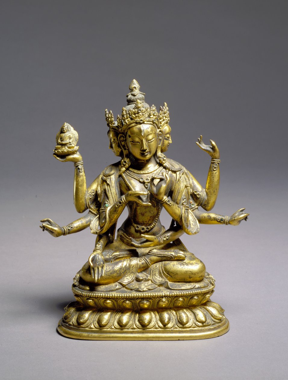 Sedící Usnisavijaya, dynastie Qing (bronz se zlacením a malachitem) od School Chinese