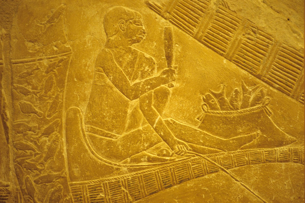 Starověký Egypt, Nástěnné řezby/malby, Mastaba/Tomb of Idout, Sakkára, Rybáři sedí na lodích a škálují ryby, 6. dynastie (foto) od School Egyptian