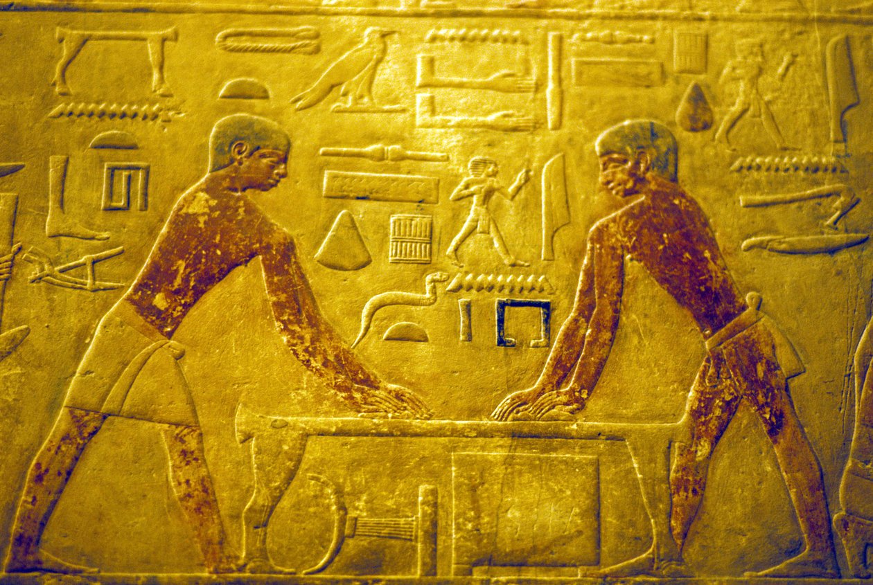 Starověký Egypt, Nástěnné řezbářství/malby, Mastaba/Tomb of Ti, 5. dynastie, Sakkára, Dělníci leští dřevo (foto) od School Egyptian