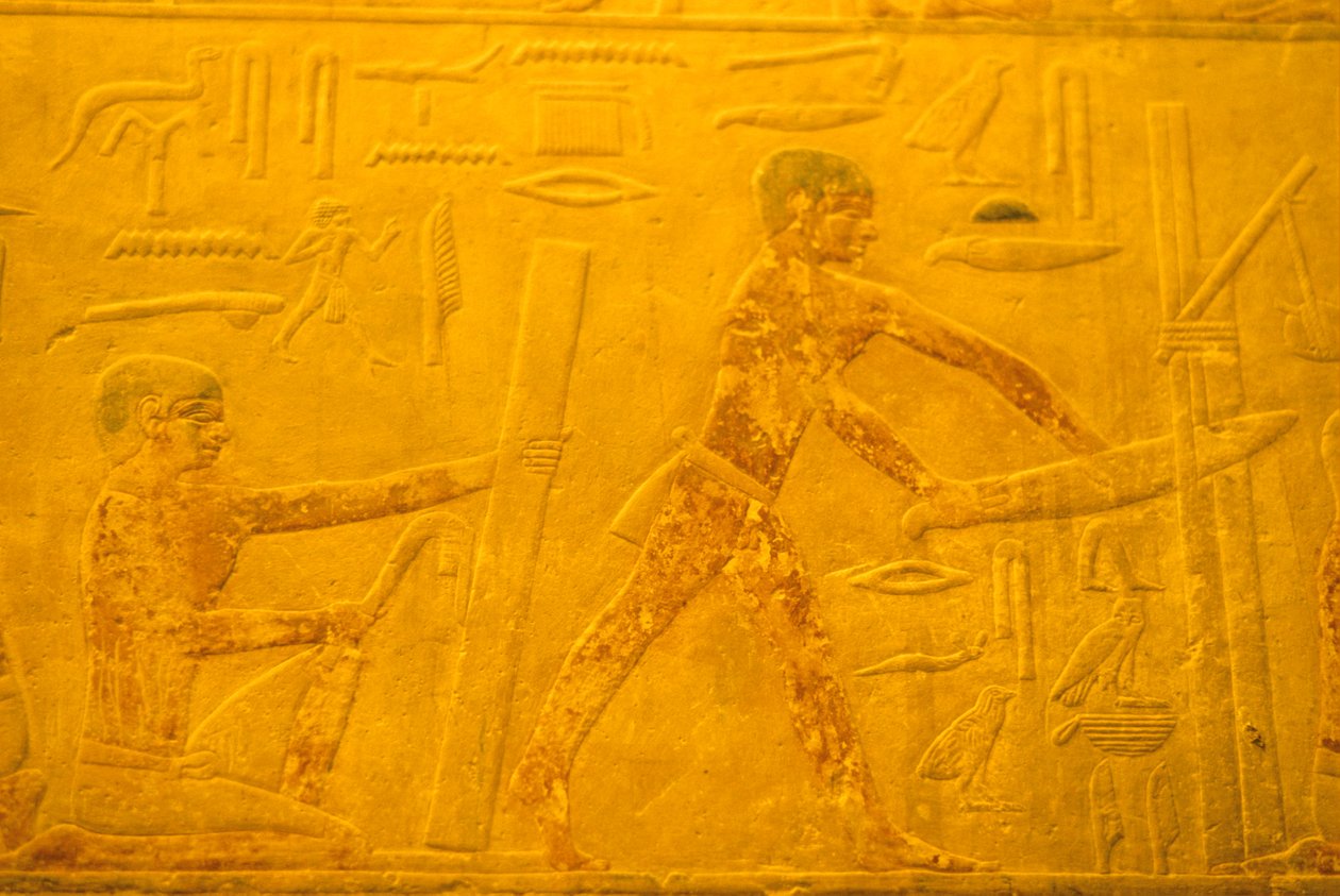 Starověký Egypt, Řezbářství/malířství, Mastaba/Tomb of Ti, Sakkára, 5. dynastie, Tesaři, hoblování a řezání dřeva (foto) od School Egyptian