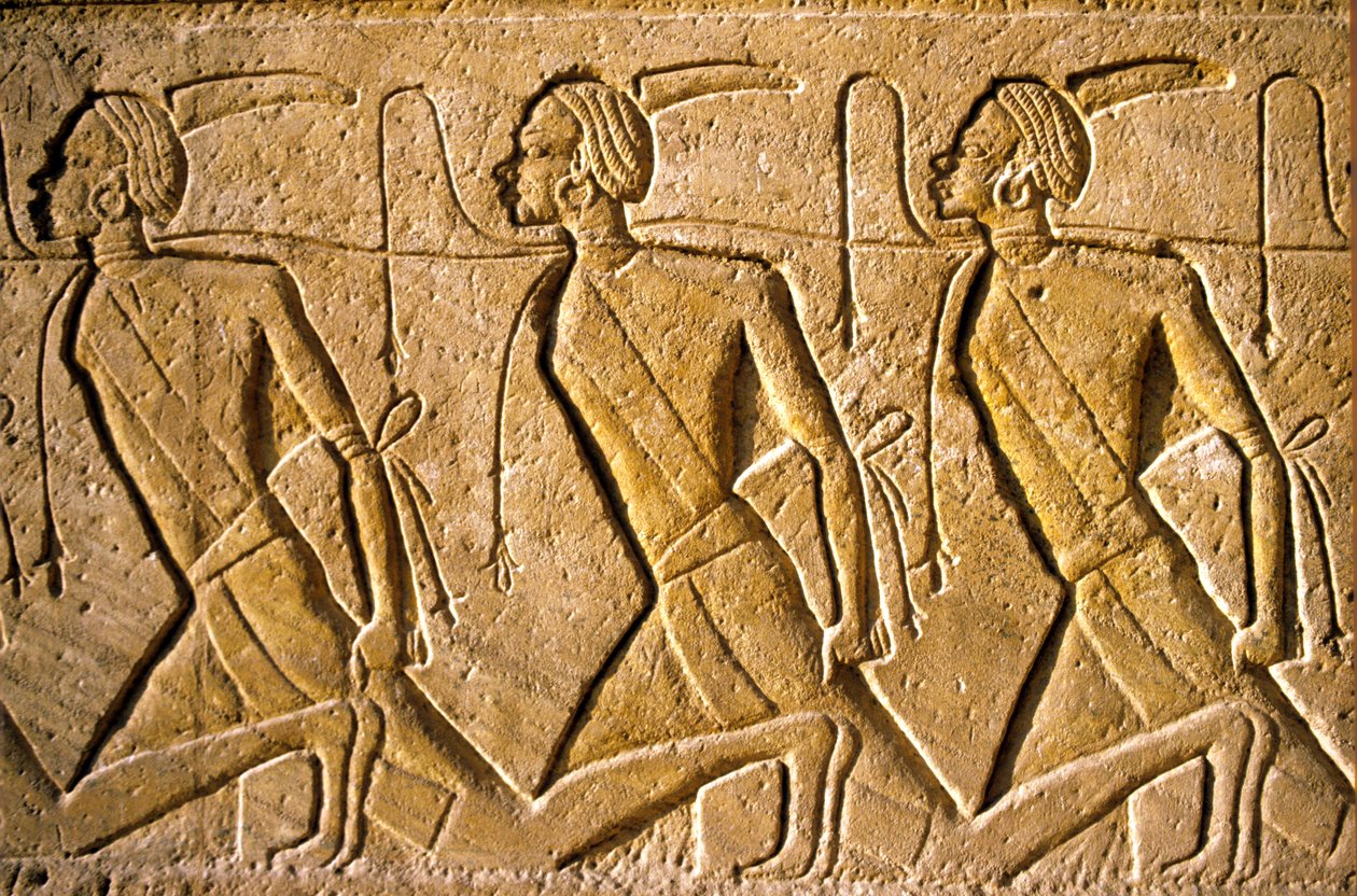Starověký Egypt, Nástěnná malba/řezba, Řada vězňů představující Kušity, zobrazené jako Afričany, kteří byli poraženi Ramesse II, Chrám Ramesse II, Abu Simbel od School Egyptian
