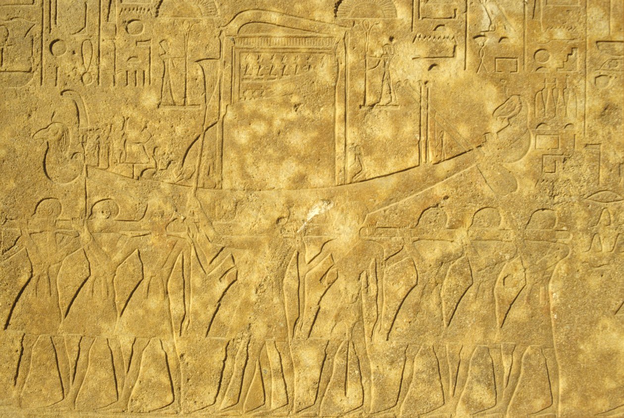 Starověký Egypt, Nástěnná malba/řezba, Posvátný člun Amona vynášený z chrámu, chrám v Karnaku, Luxor (foto) od School Egyptian