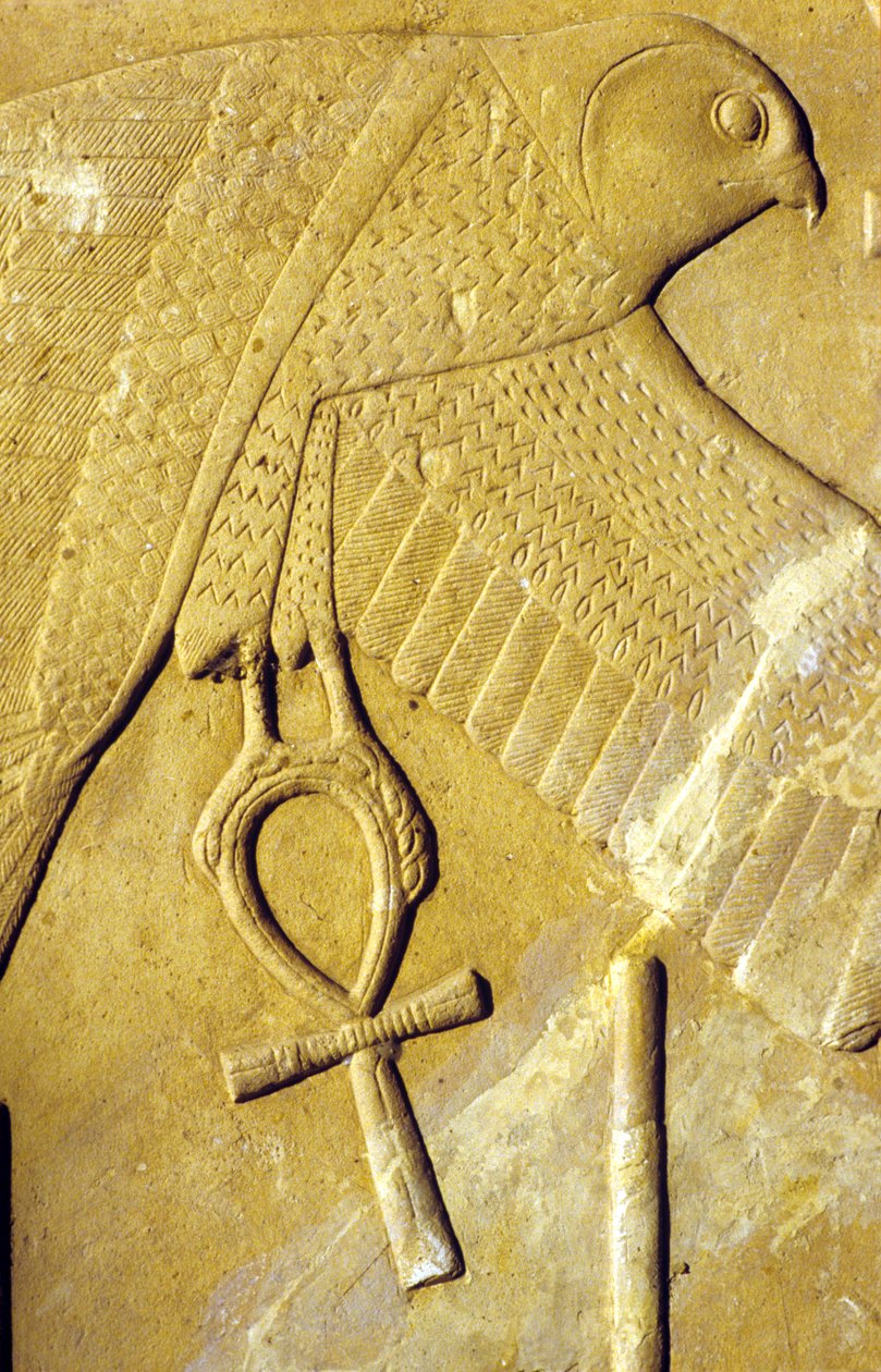 Starověký Egypt, Nástěnná malba/řezba, Horův sokol nesoucí Ankh, symbol života, Chrám v Karnaku, Luxor (foto) od School Egyptian