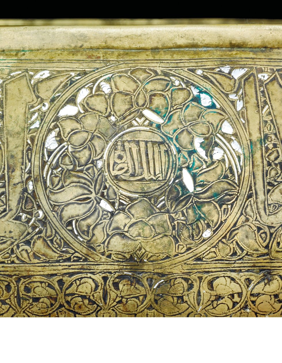 Detail mamlúcké misky, cca 1351 (mosaz se stříbrným a zlatým vykládáním) od School Egyptian