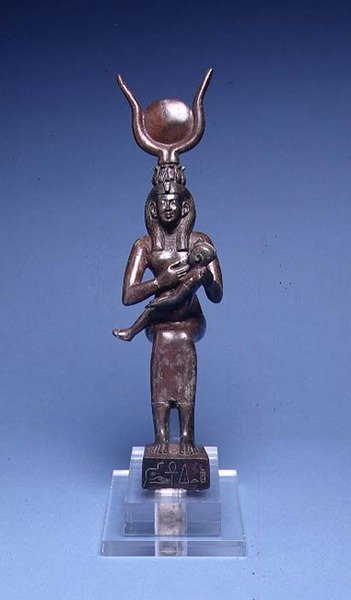 E.122-1954 Iris kojící Hora (čelní pohled) Egyptská, 715-525 př. n. l. (slitina mědi) (viz také 89138) od School Egyptian