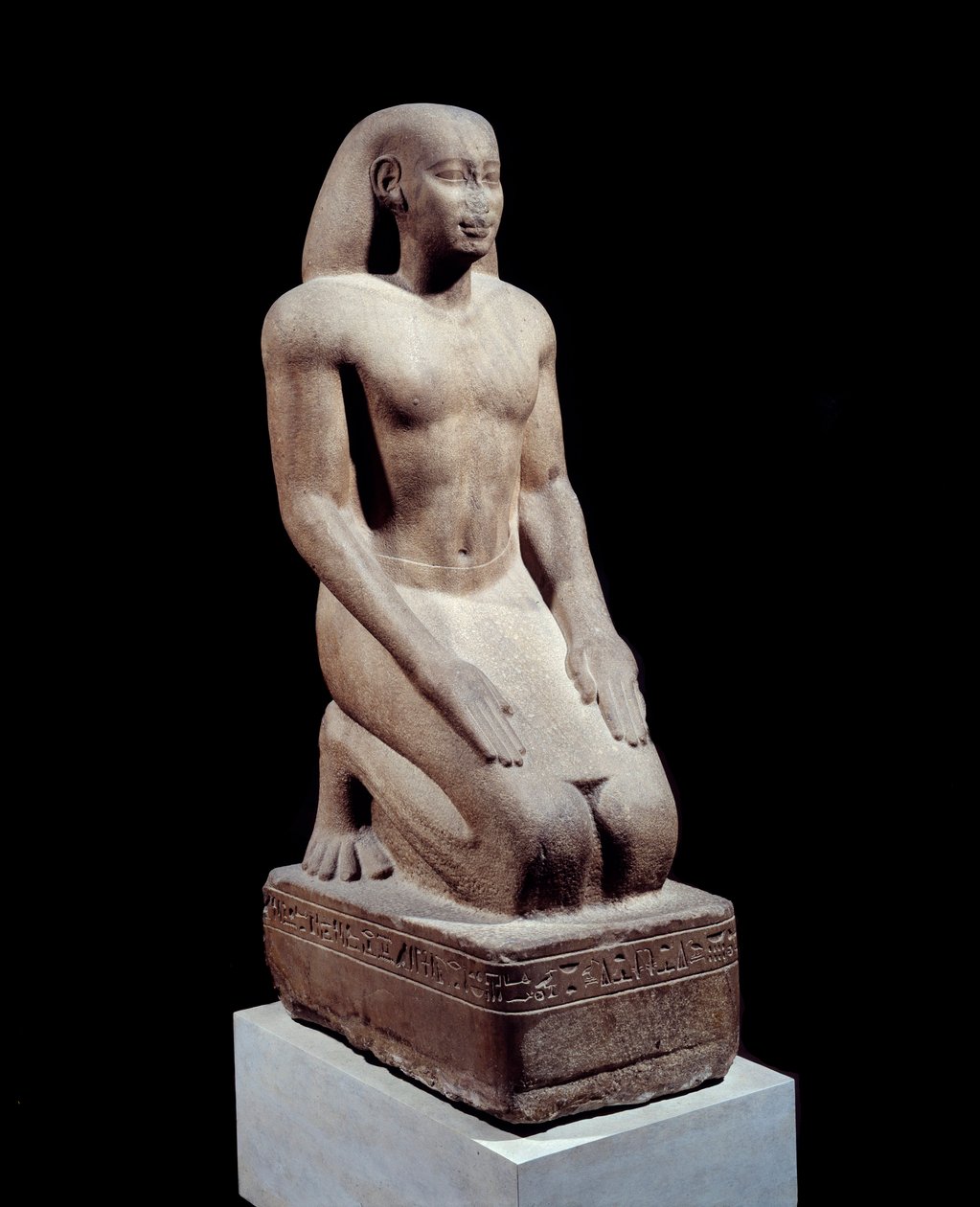 Egyptský starověk: „“Socha Nachthorheba, náčelníka kněží““ Kvarcitové sousoší kolem roku 590. 26. dynastie, panovník Psammetic (595-529 př. n. l.) Paříž. muzeum Louvre od School Egyptian
