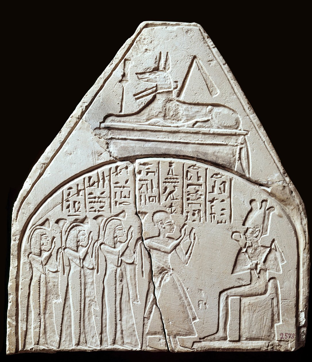 Egyptský starověk: fragment stély představující uctívání boha Osirise. Nad ním je znázorněn Anubis. Paříž, muzeum Louvre od School Egyptian