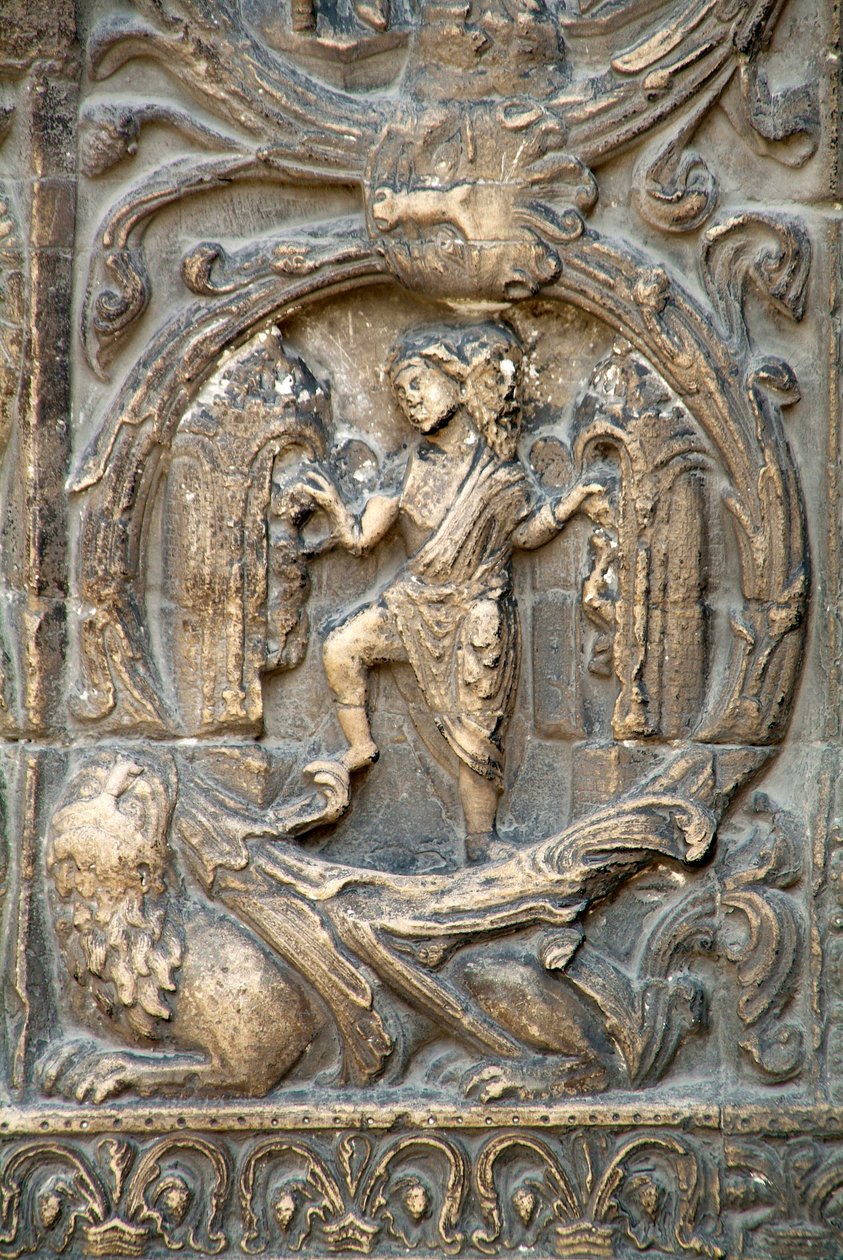 Gotické umění: Spárovka pravého portálu západního průčelí baziliky Saint Denis představující práci na polích: leden. Saint-Denis, Francie od School French