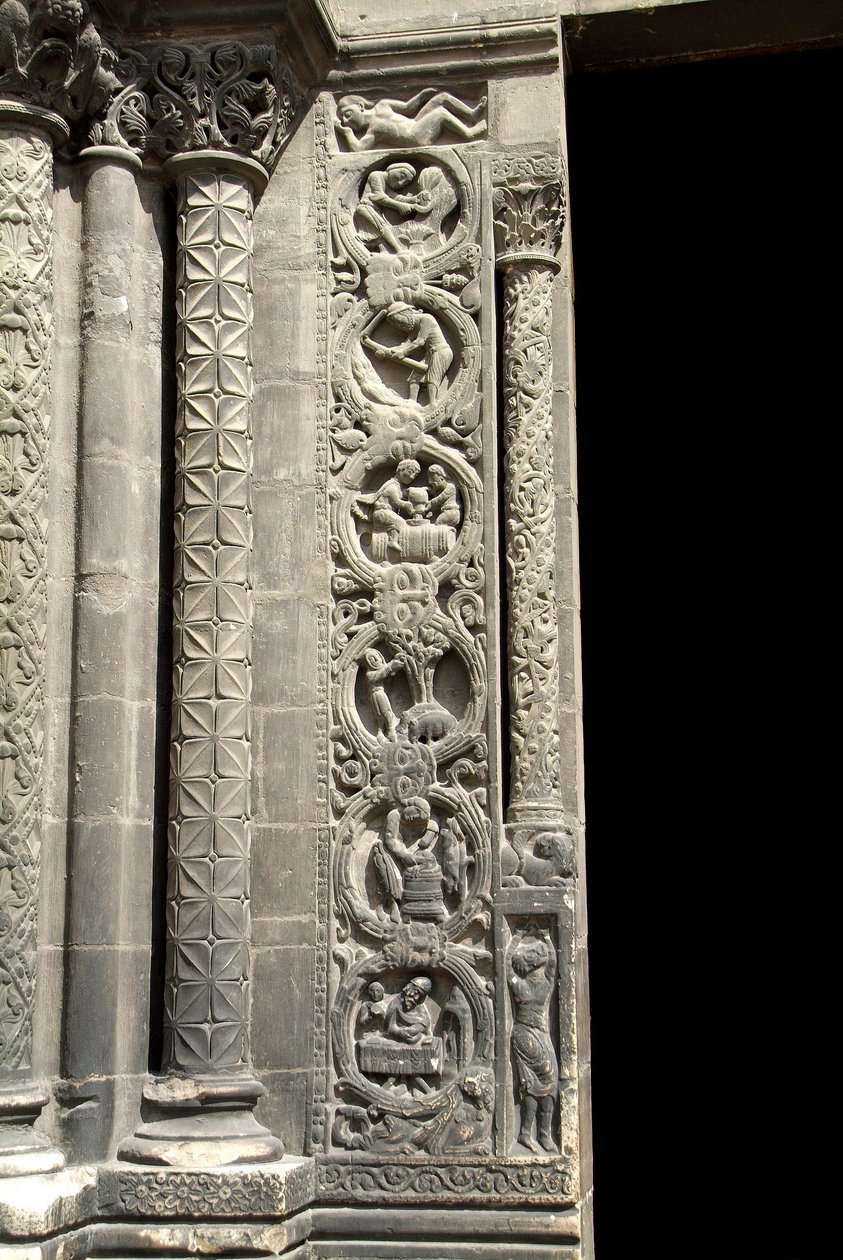Gotické umění: Pieright portálu vpravo na západním průčelí baziliky Saint Denis představující práci polí (vlevo). Saint-Denis, Francie od School French