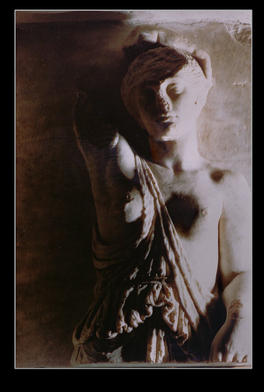 Postava Amazonky, reliéf z oltáře Artemis, Artemidin chrám v Efezu, 450-300 př. n. l. (mramor) od School Greek