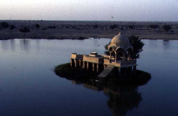 Jag Mandir na jezeře Pichola (foto) od School Indian