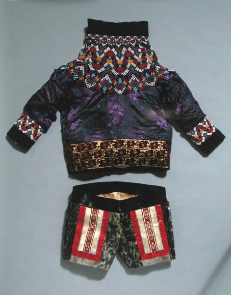 Dámská bunda a šortky, z Grónska (textil) od School Inuit