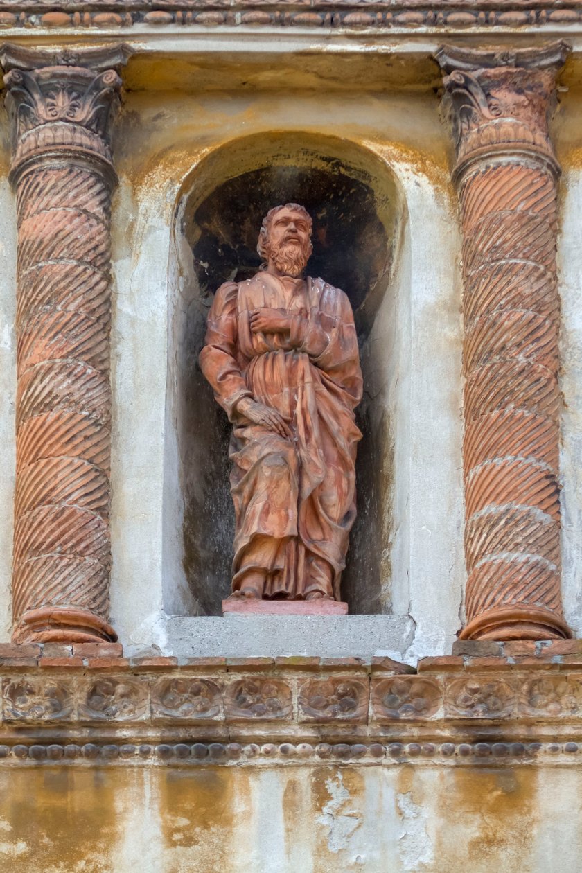 Postava světce, terakotová socha ve výklenku Palazzo Valenti Gonzaga, nazývaná Casa Guerrina, ve fancelliánském stylu, Via Frattini 5, Mantua (Seznam světového dědictví UNESCO, 2008), Lombardie, Itálie od School Italian