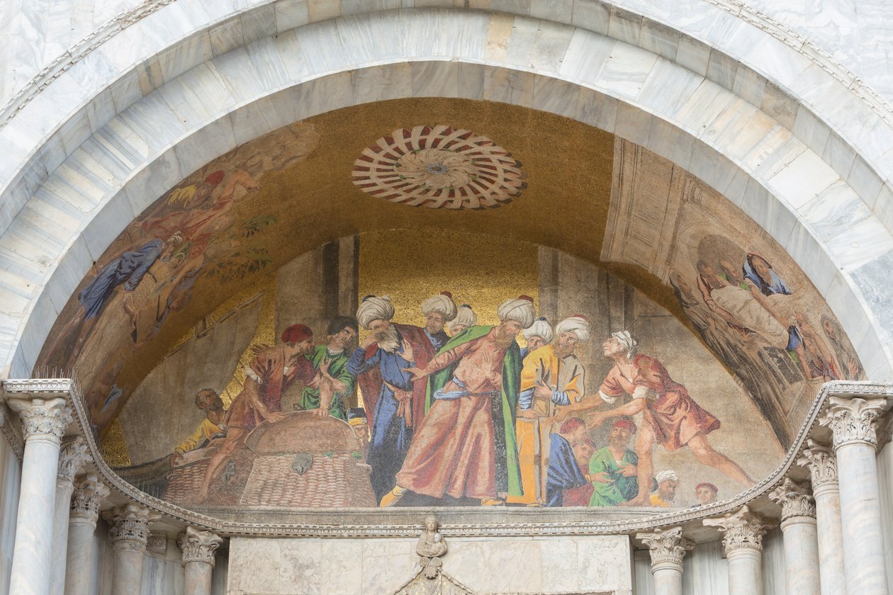 Mozaika nad vchodem do baziliky San Marco, náměstí sv. Marka, Benátky, Itálie (mozaika) od School Italian