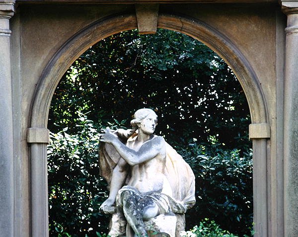 Socha Venuše, v zahradách Villa la Pietra (foto) od School Italian