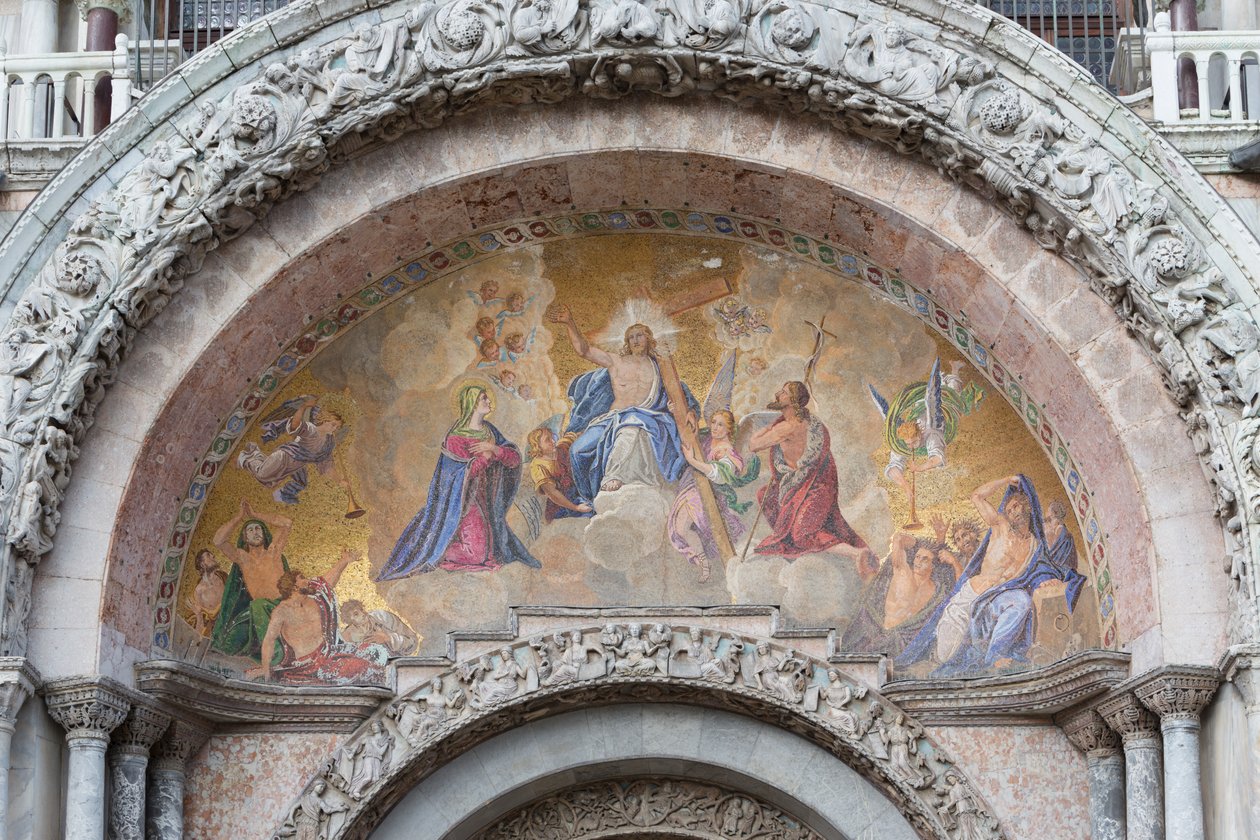 Mozaika Zmrtvýchvstalý Kristus nad vchodem do baziliky San Marco, Piazza San Marco, Benátky, Itálie (mozaika) od School Italian