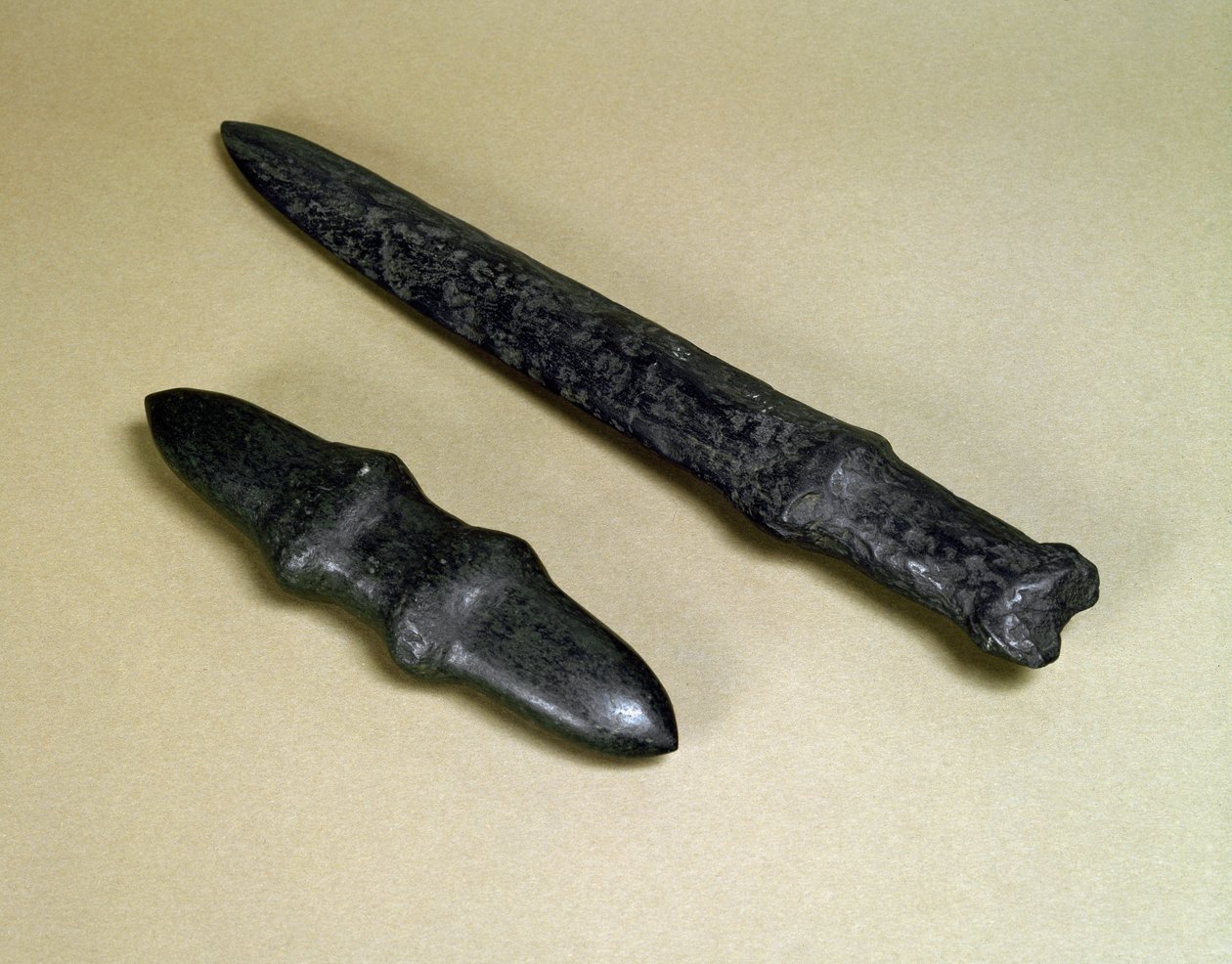 Čepel dýky a kamenná dýka, období Jomon 4500-3700 před naším letopočtem od Japanese School