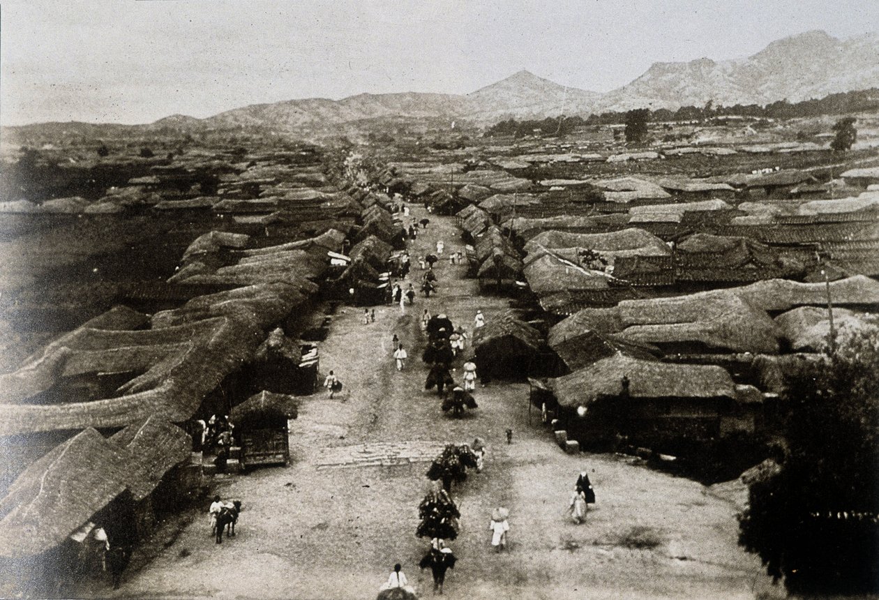Pohled na Chongro Avenue v Soulu, hlavním městě Koreje od School Korean