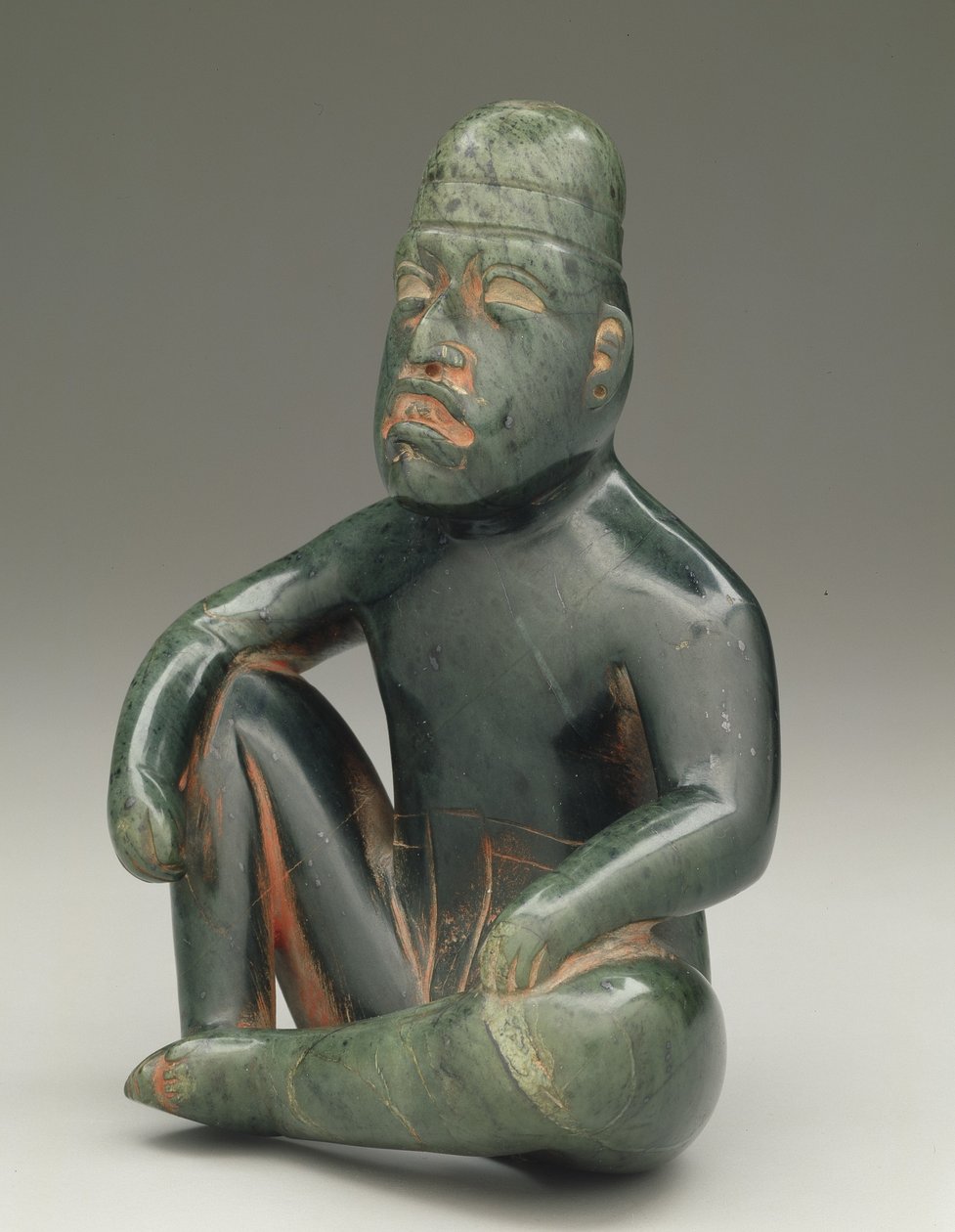 Sedící postava se zvednutým kolenem, Highland Olmec, San Martin Texmelucan od School Mexican