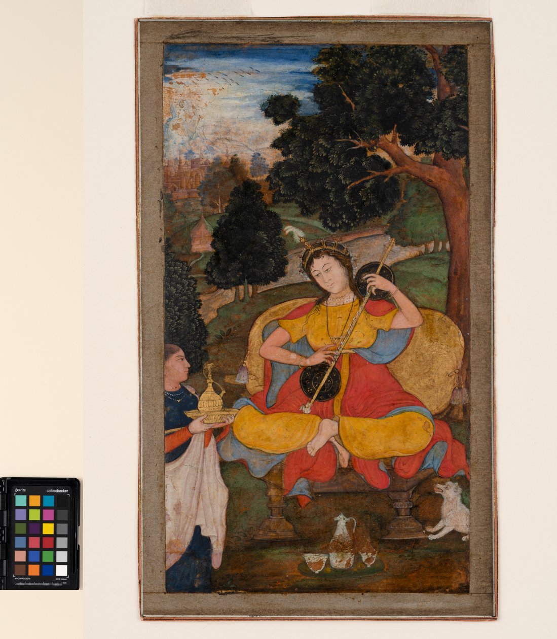 Sedící žena hraje na víno, na kterou čeká sluha, kolem roku 1590 (neprůhledný akvarel a zlato na papíře) od School Mughal