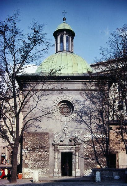 Kostel sv. Adalberta, původně postavený ve 12. století, modernizovaný v 18. století (foto) od School Polish