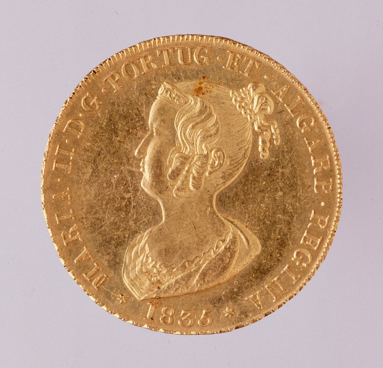 Zlatá koruna portugalské královny Marie II (1819-1853) 1835. Diam. 3,1 cm Neapol, archeologické muzeum od School Portuguese