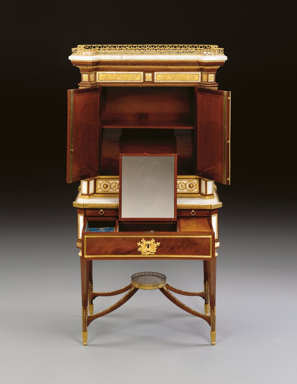 Ruský bílý mramor a mahagon namontovaný na ormolu bonheur du jour, kolem 1790 (ormolu, mramor a mahagon) od School Russian
