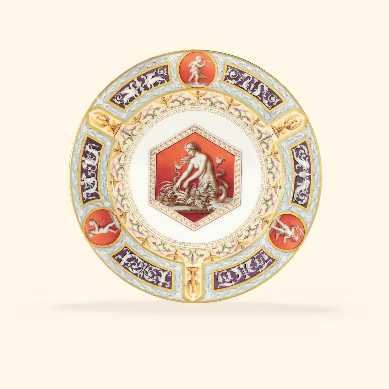 Porcelánový talíř z Raphael Service, uprostřed zobrazující mořskou pannu od School Russian