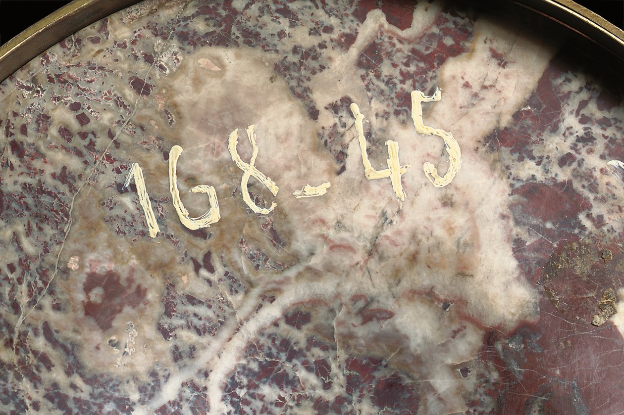 Detail z jedné z páru váz, cca 1790 (jaspis & ormolu) od School Russian
