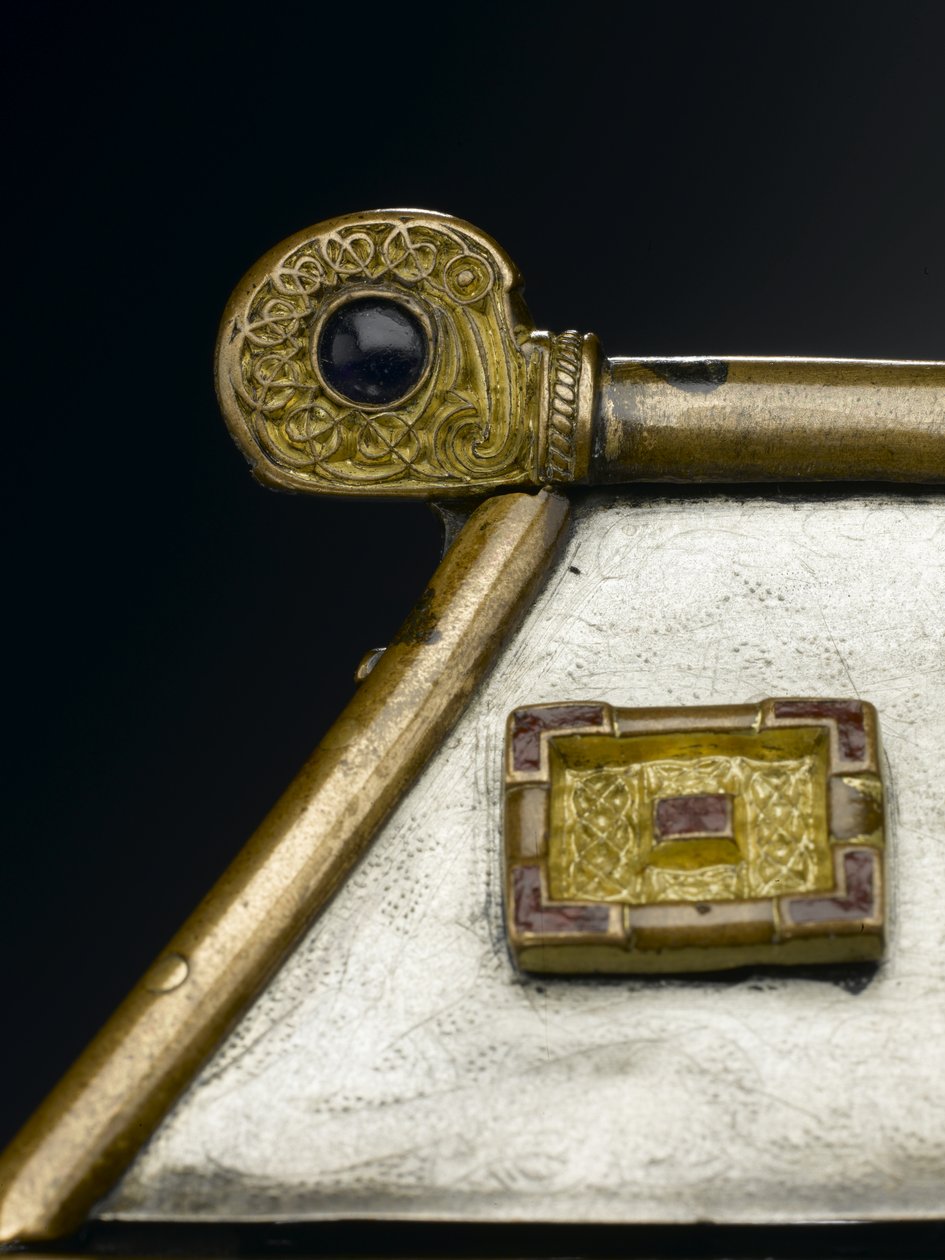 Relikviář Monymusk, cca 8. století našeho letopočtu (bronz, stříbro, dřevo, slitina mědi, sklo, smalt) od Scottish School