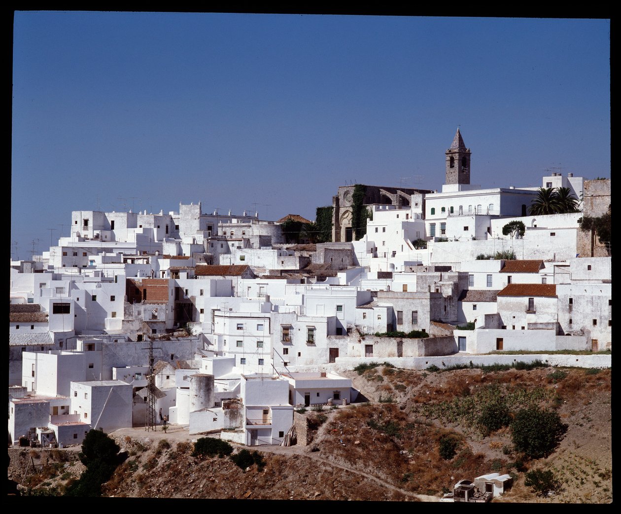 Pohled na Vejer de la Frontera, Andalusie Španělsko od School Spanish