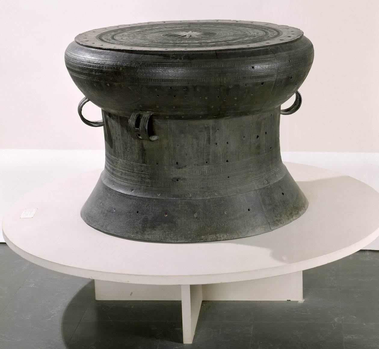 Buben, styl Dong Son, 2.–1. století před naším letopočtem (bronz) (viz také 181009) od School Vietnamese