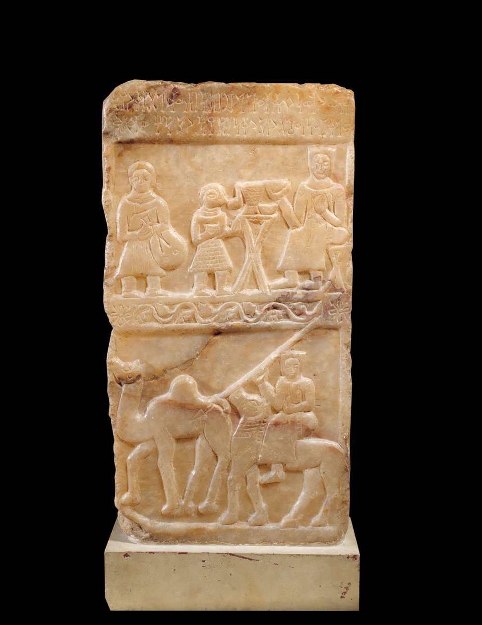 Orientální antika: stéla v albatru velblouda Idjl registrovaná v sabeenu. 2. nebo 3. století po JC. Z Jemenu. Slunce 0,55x0,29 m Paříž, musee du Louvre od School Yemen