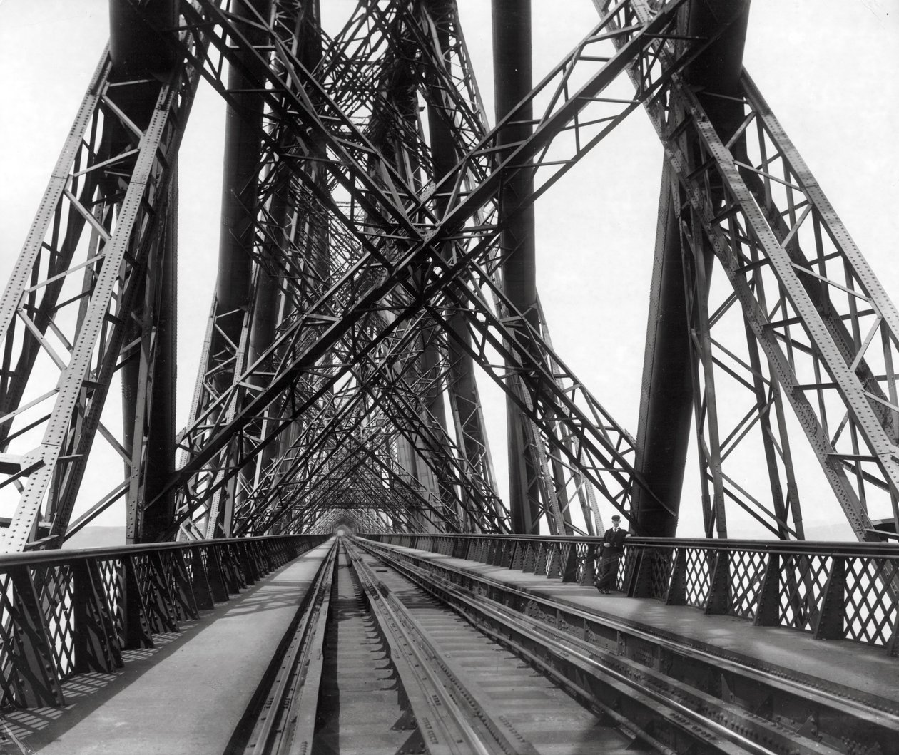 Na Forth Bridge, c.1890 od Scottish Photographer