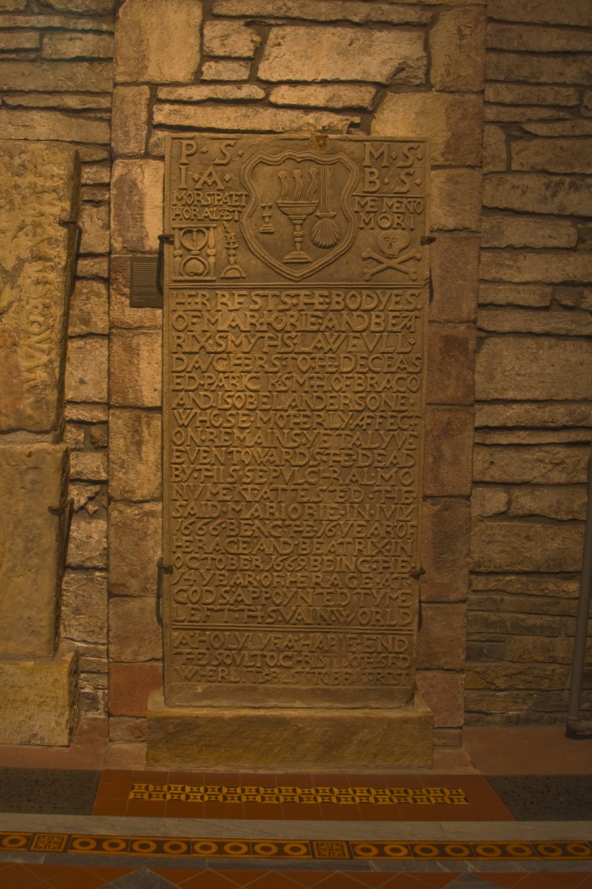 Náhrobek Marjorie a Beatrix Smythových od Scottish School