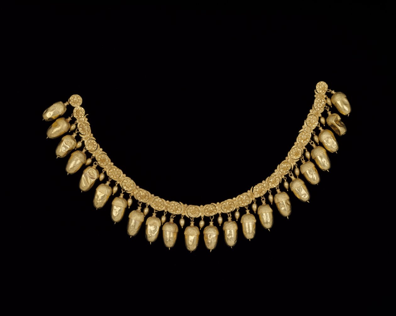 Žaludový náhrdelník, z hrobu IV v Nymphaeum na Krymu, 5. století před naším letopočtem (zlato) od Scythian