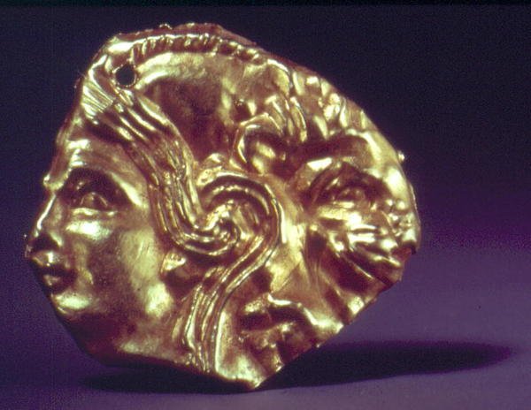 Hlava mládí a lev (zlato) od Scythian
