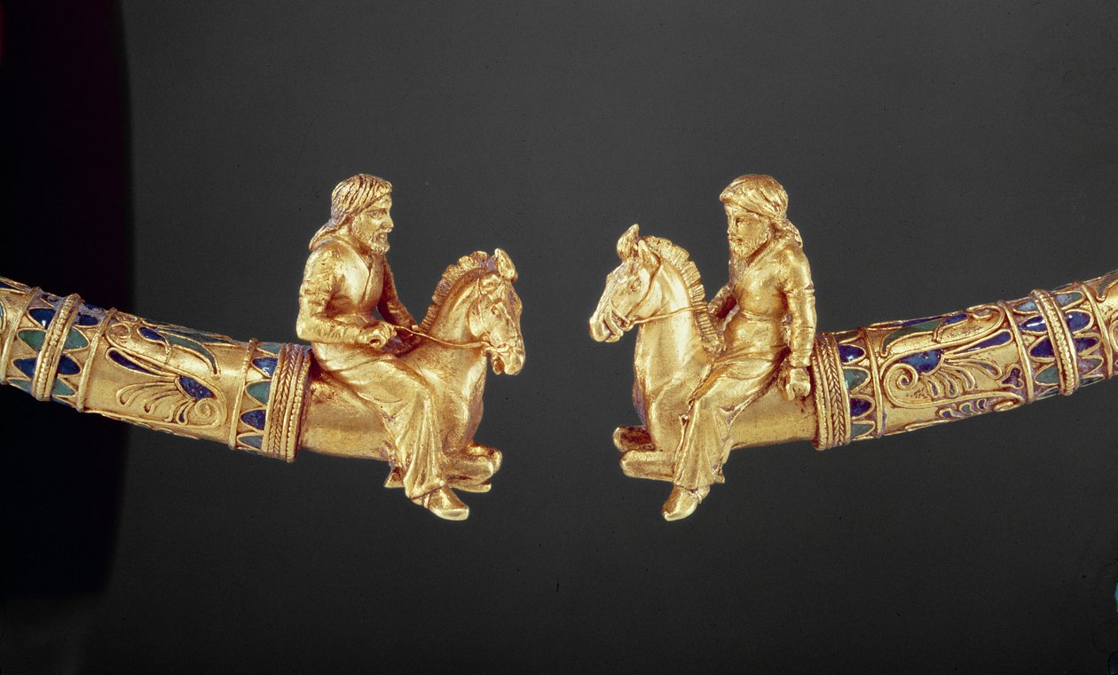 Kroužek na krk s hroty v podobě skytských jezdců (zlato) od Scythian