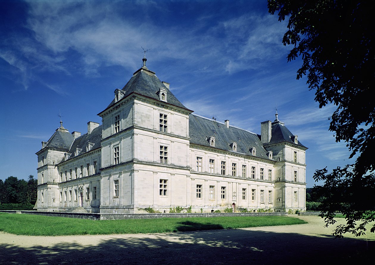 Exteriér zámku, postavený kolem roku 1546 od Sebastiano Serlio