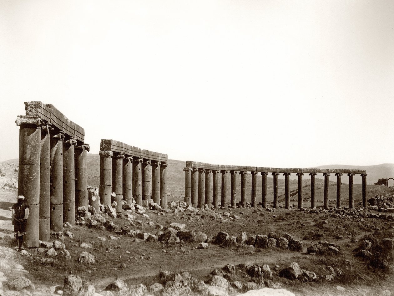 Oválné sloupové náměstí ze severozápadu, Jerash, 1867 od Sergeant Henry Phillips