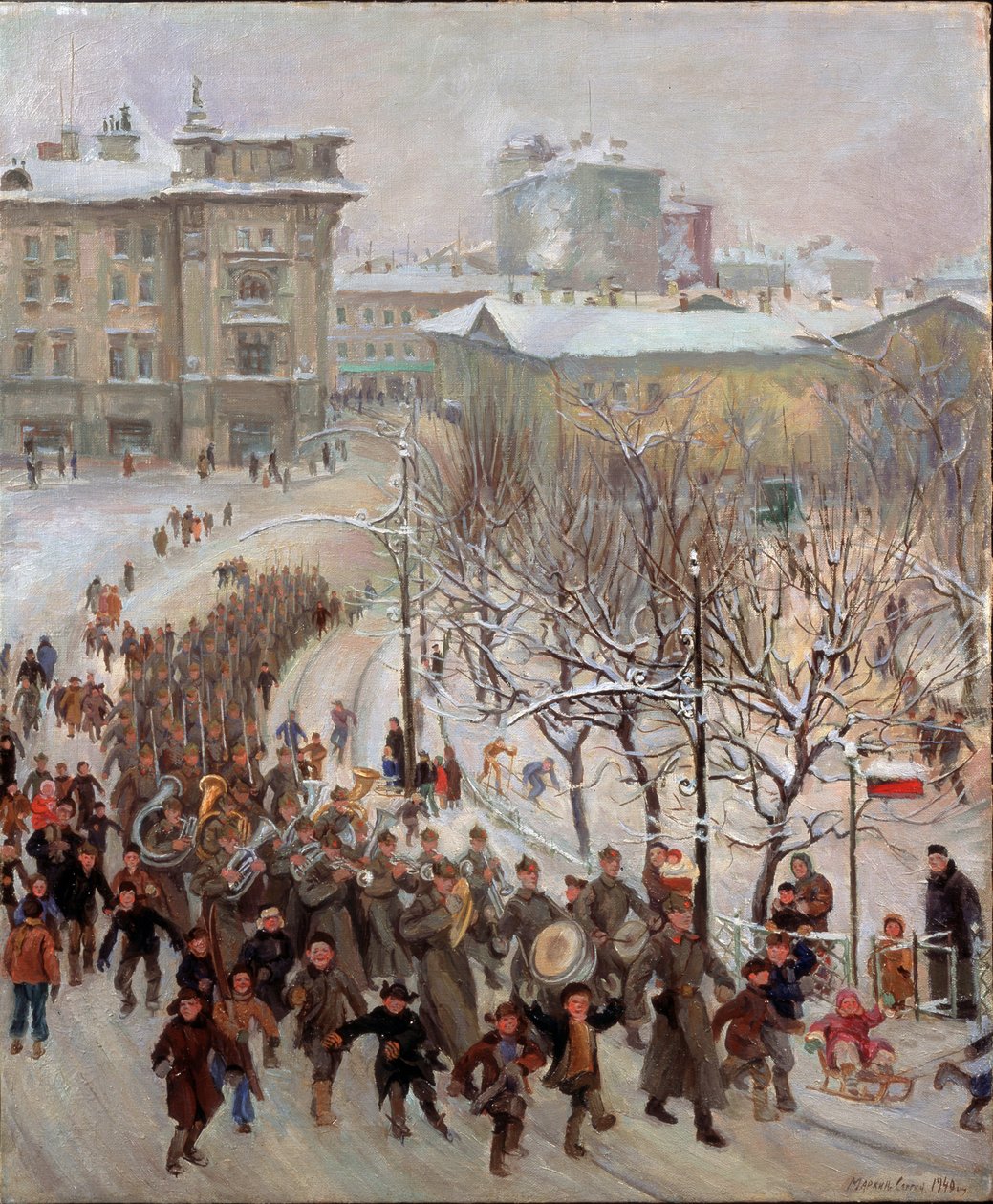 Muži Rudé armády. Přehlídka vojsk Sovětského svazu v ulicích zasněženého města za druhé světové války (1939-1945), předcházená pochodovou kapelou a doprovázená radostnými dětmi. Obraz Sergeje Ivanoviče od Sergei Ivanovich Markin
