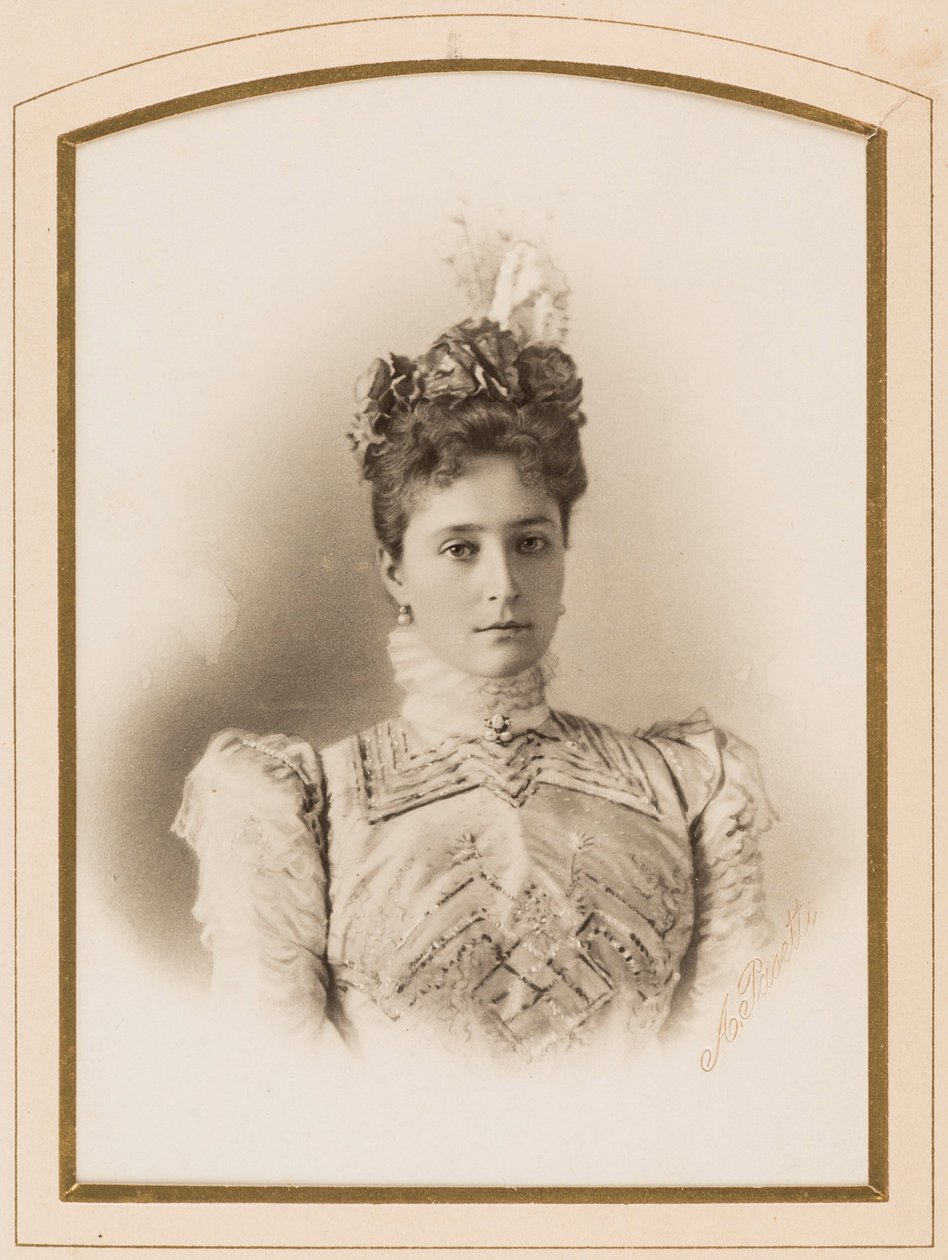 Elisabeth Fiodorovna de Russie (Elisabeth de Hesse Darmstadt) (1864-1918) - princezna hesenská po Rýnu, velkokněžna Alžběta Fjodorovna Ruska, od Levitského, Sergeje Lvoviče (1819-1898). Foto albuminu. Soukromá sbírka od Sergei Lvovich Levitsky